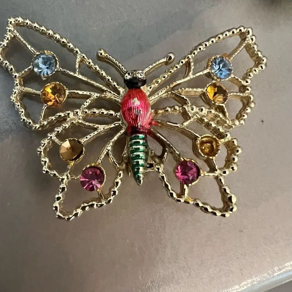 Vintage Gold Tone Butterfly Brooch Pin w rhinestones.gorgeous. - Picture 2 of 4